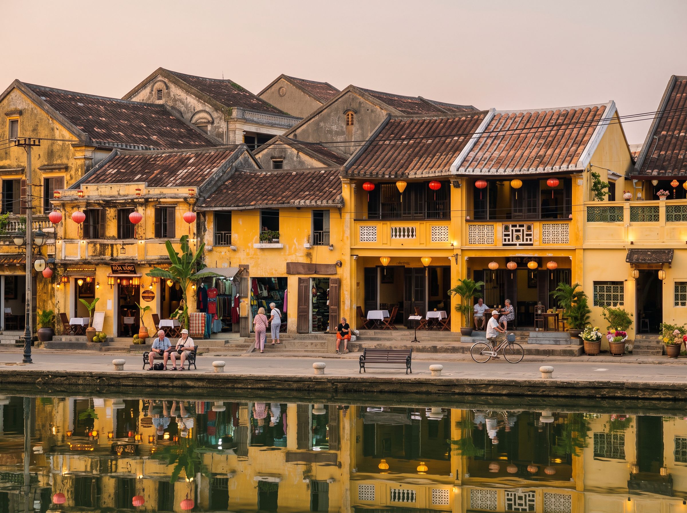 Hoi An Old Town shophouses street